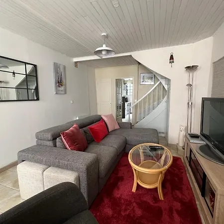 Semesterbostad Maison Spacieuse Chateau D'oleron Le Château-dʼOléron